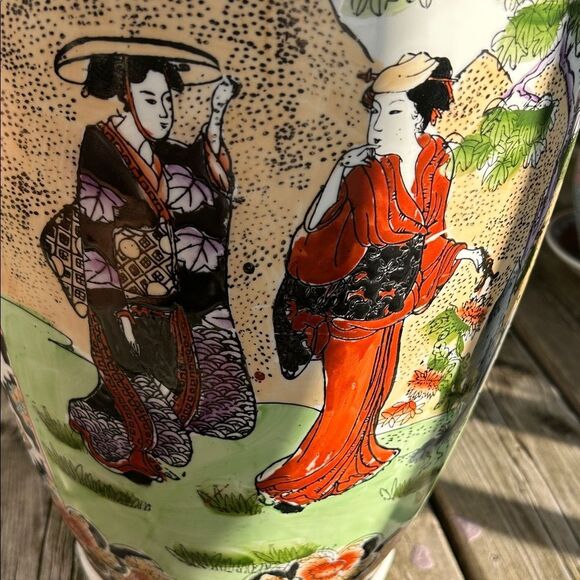 Vintage 25.5" Large Chinese Vase Geishas Hand Painted Porcelain Tall Chinoiserie - Picture 15 of 16
